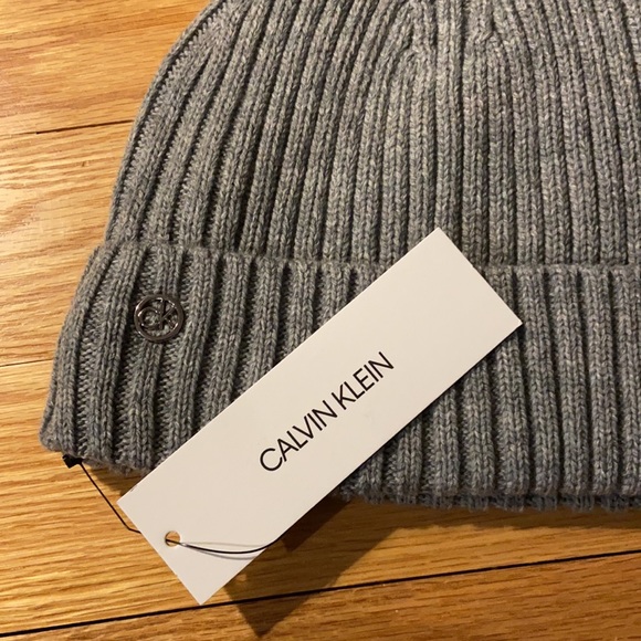 NWT grey lined Calvin Klein beanie - Picture 4 of 6
